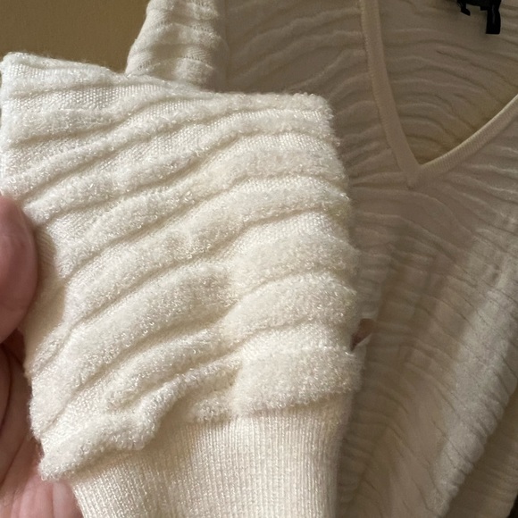 Theory V Neck Pullover Sweater Plush Zebra Ivory Size Small - Picture 7 of 8